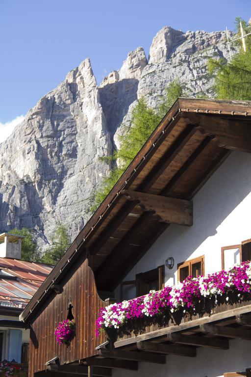 Hotel Al Larin Cortina dʼAmpezzo Dış mekan fotoğraf